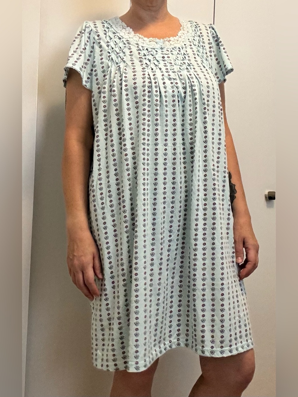 Vanity Fair Floral Smocked Lace Neck Muumuus Nightgown Light Blue Size L 16
